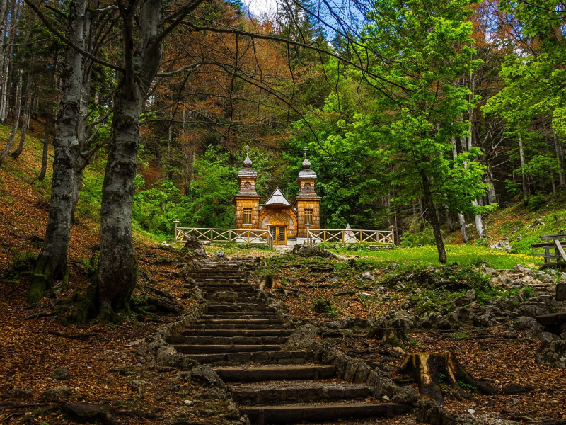 The Russian Chapel. Credit: Melanie Erhard (CosmoShiva) via Pixabay
