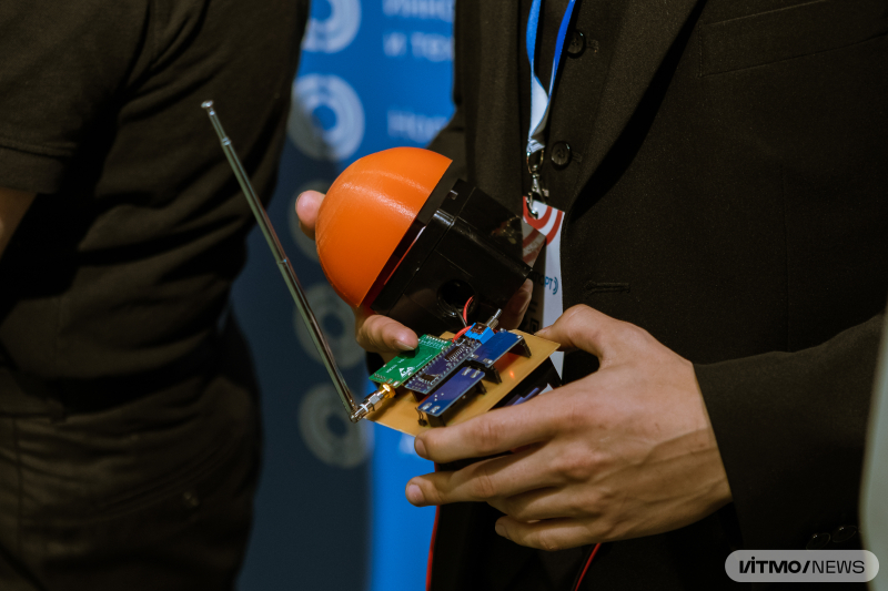 The LPWAN-based device developed by the team from Kuban State University. Photo: Dmitry Grigoryev / ITMO.NEWS
