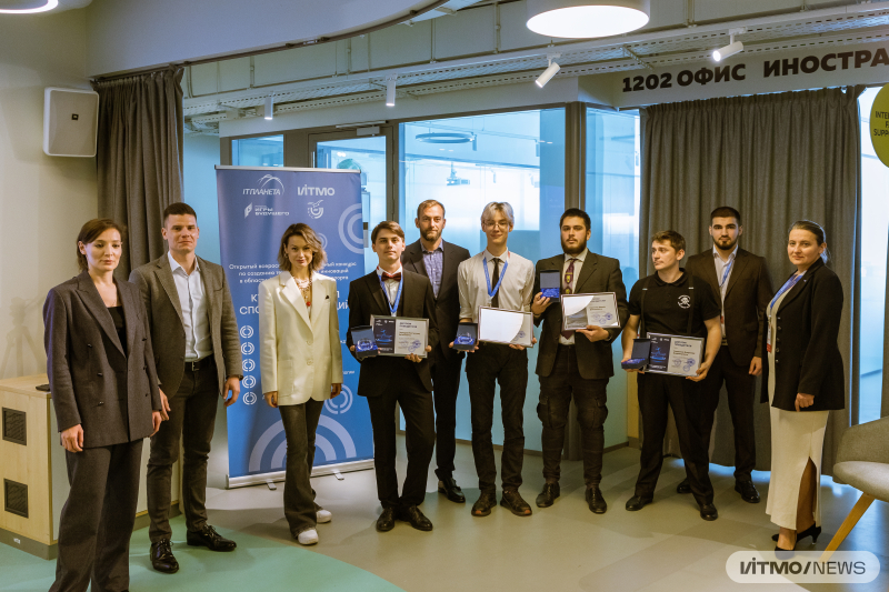 The team from Kuban State University receive their awards at Phygital Sporttech Innovations Cup. Photo: Dmitry Grigoryev / ITMO.NEWS
