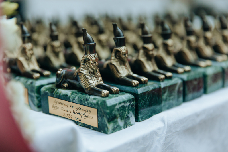 The bronze sphinx statuettes. Photo by Viktoria Shapovalova / ITMO Mediaportal
