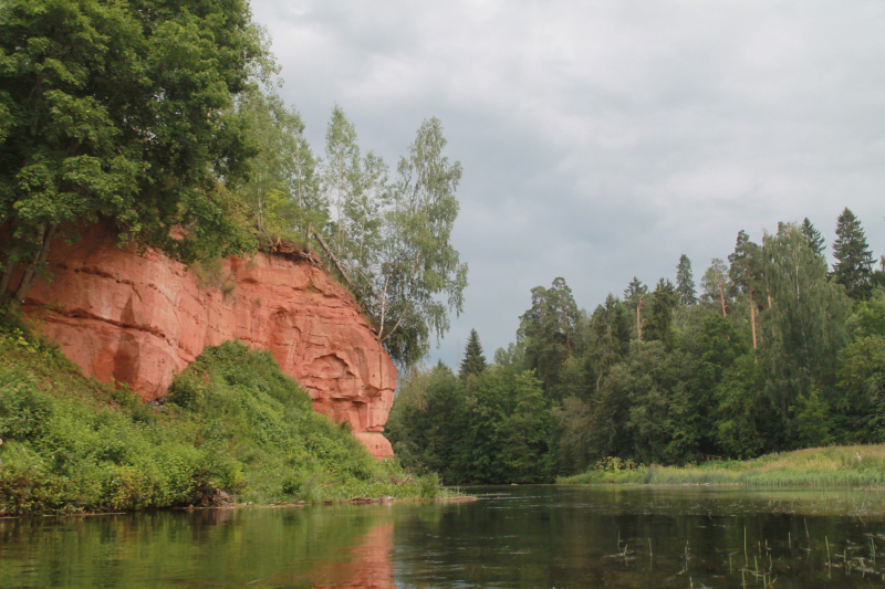 Oredezh’s red banks. Credit: Vasilii Perov / ITMO.NEWS
