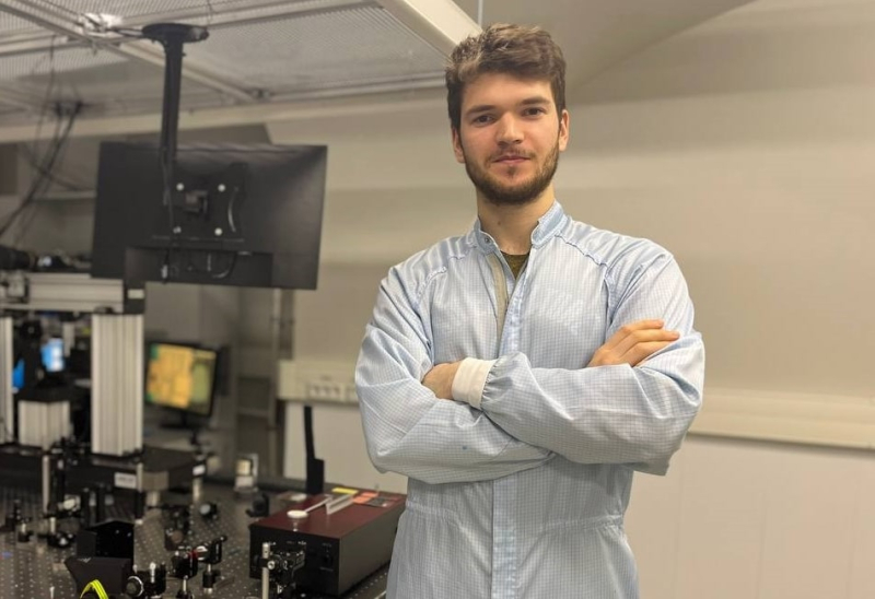 Semyon Bachinin with the installation used to study the crystals. Photo courtesy of the researcher
