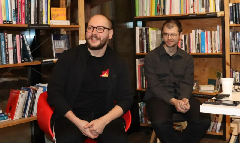 Dmitry Shcherbinin and Semyon Rudyi deliver a pop-sci talk at the library of the Planetarium No. 1. Photo courtesy of the subject
