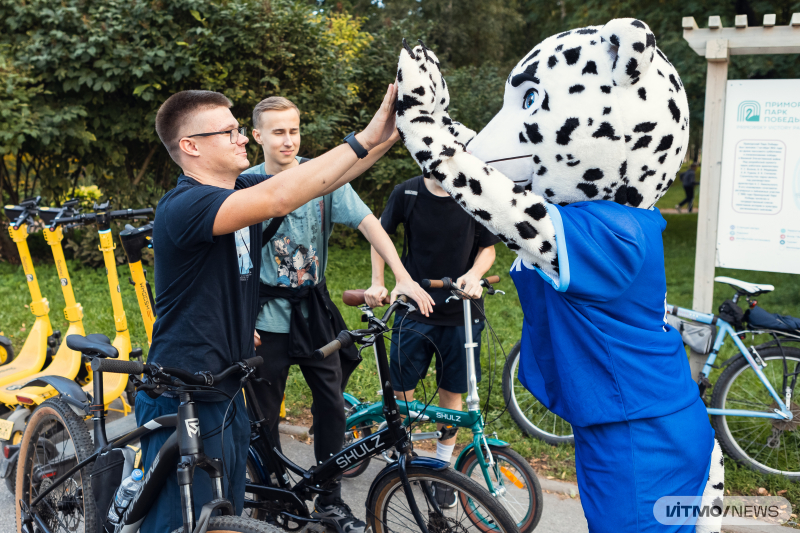 Bike Ride with the Rector. Photo by Dmitry Grioryev / ITMO.NEWS
