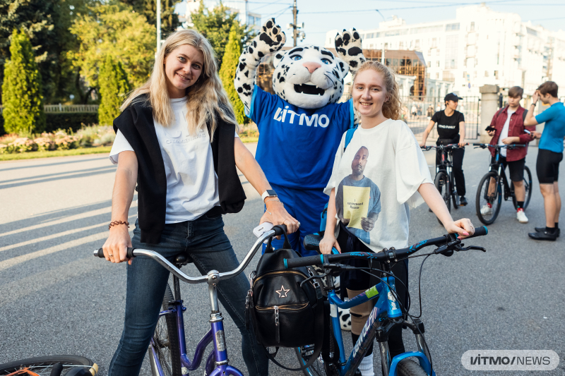 Bike Ride with the Rector. Photo by Dmitry Grioryev / ITMO.NEWS
