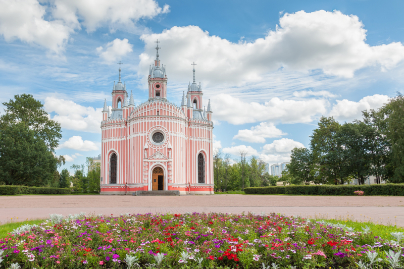 Chesme Church. Credit: paanna via photogenica.ru
