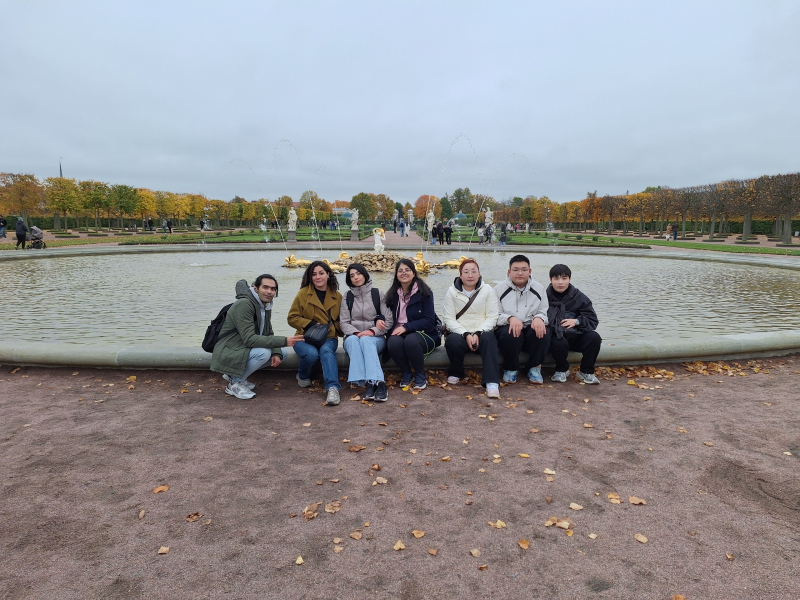 Dorsa with her friends at Peterhof. Photo courtesy of the subject
