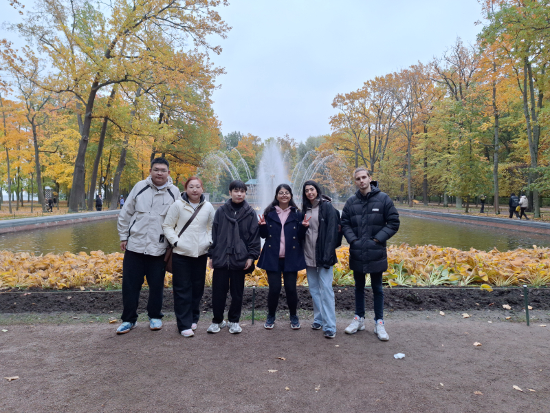 Dorsa with her friends at Peterhof. Photo courtesy of the subject
