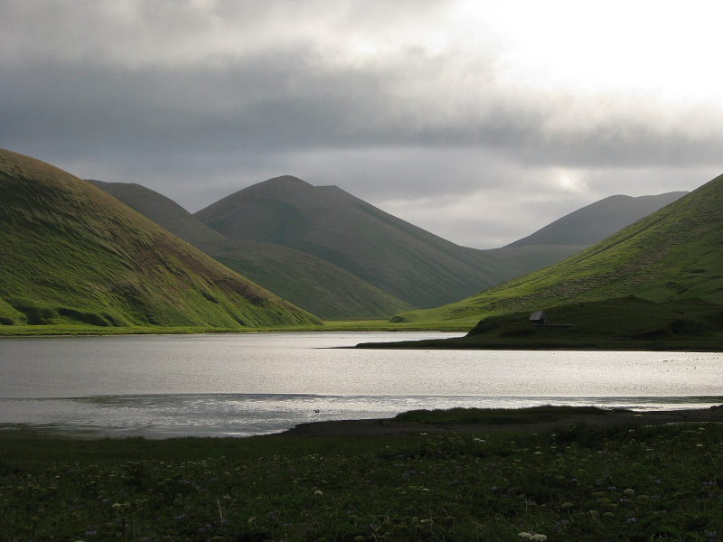 Medny Island. Credit: SuricataJ / Wikimedia Commons / CC BY-SA 4.0 

