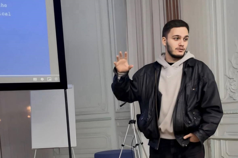 Алан Газзаев защищает разработку на предмете по технологическому предпринимательству в ИТМО. Фото из личного архива собеседника
