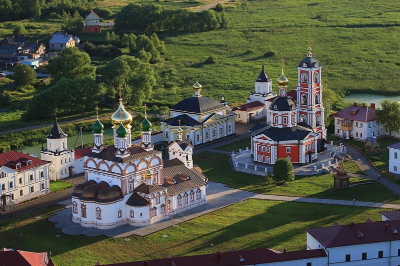 A view over the Trinity-Sergius Varnitsky Monastery in Rostov. Credit: Игорь Шелапутин / Wikimedia Commons / CC BY-SA-3.0 
