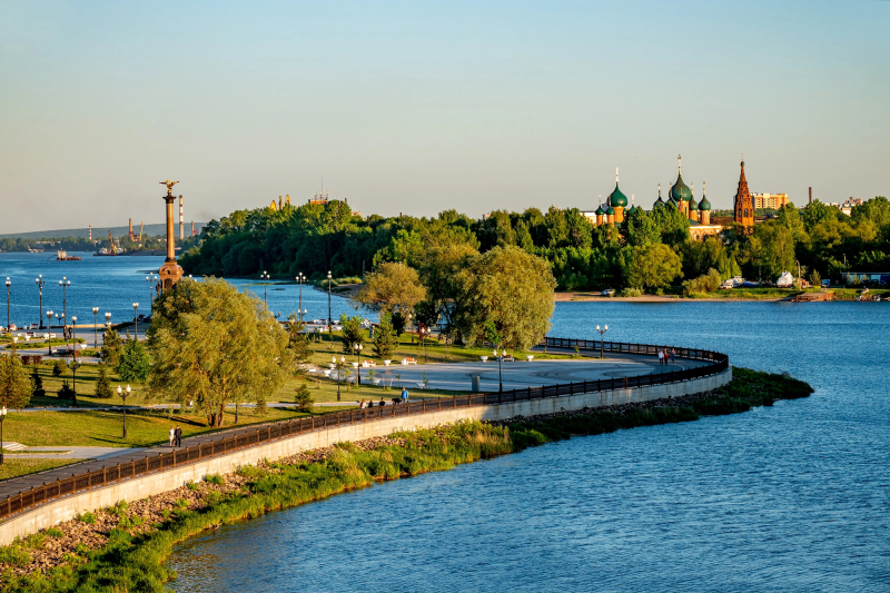 The Monument to the 1,000th Anniversary of Yaroslavl in Strelka Park, Yaroslavl. Credit: BestPhotoStudio / photogenica.ru
