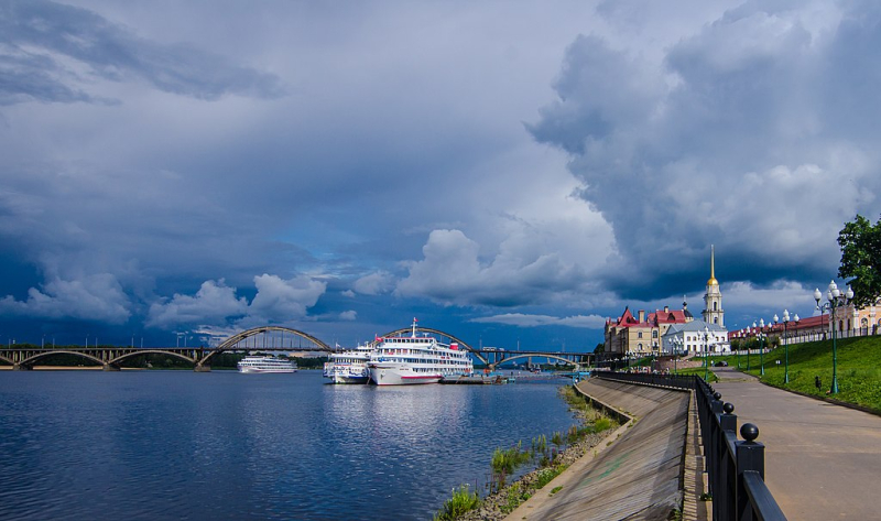 The embankment in Rybinsk. Credit: Belliy / Wikimedia Commons / CC BY-SA 4.0
