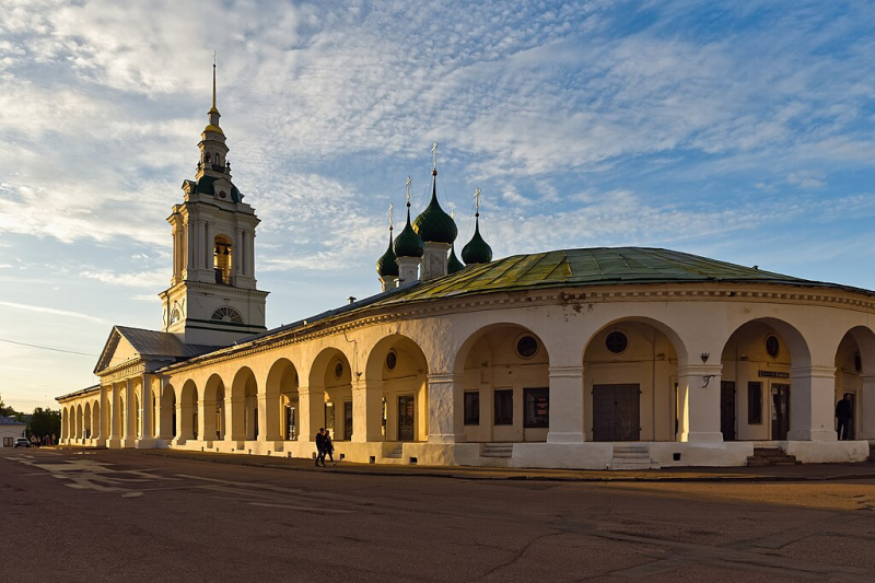 The shopping arcades in Kostroma. Credit: Alexxx1979 / Wikimedia Commons / CC BY-SA 4.0
