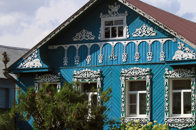 Wooden houses in Suzdal. Credit: Lydia Gulinkina (@madamrazor) via Unsplash
