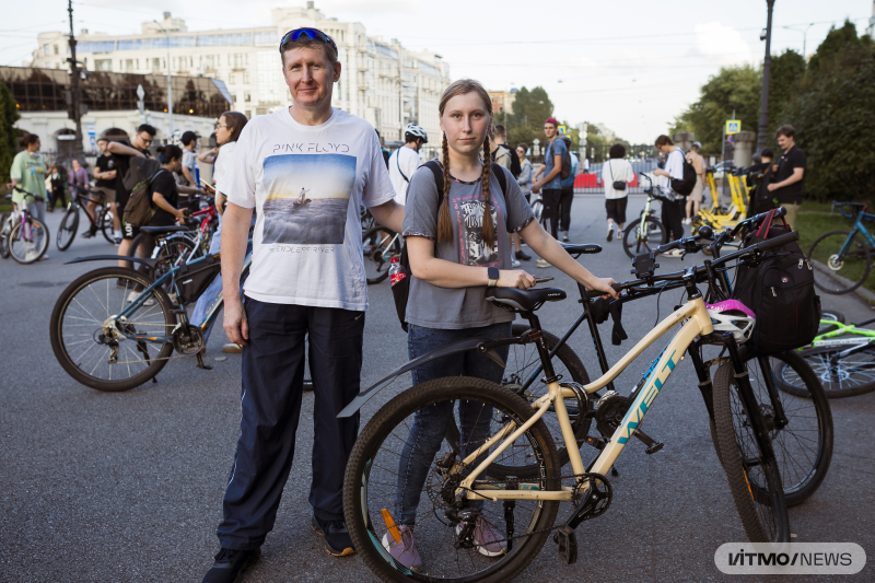 Василий Карасев с дочерью Дарьей. Фото: Дмитрий Григорьев / ITMO NEWS
