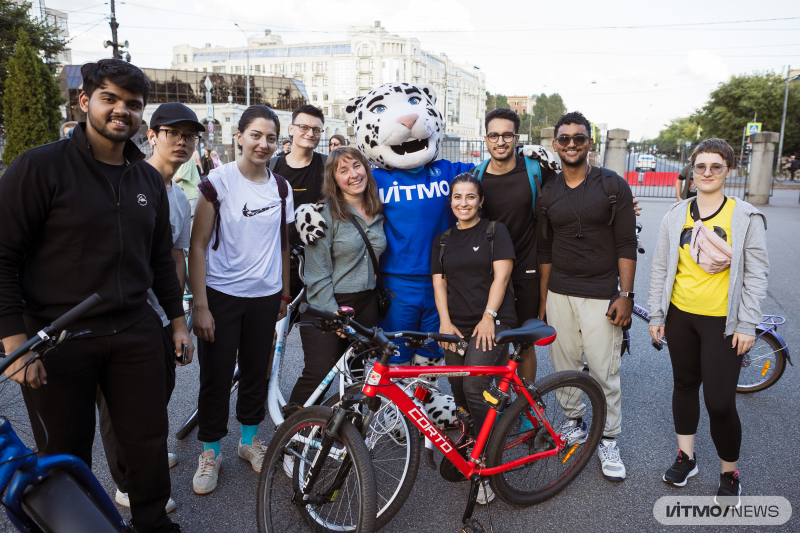 Велопрогулка с ректором ИТМО. Фото: Дмитрий Григорьев / ITMO NEWS
