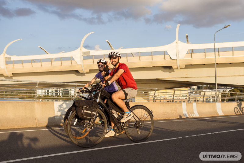 Велопрогулка с ректором ИТМО. Фото: Дмитрий Григорьев / ITMO NEWS
