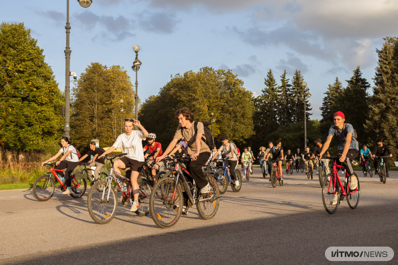 Велопрогулка с ректором ИТМО. Фото: Дмитрий Григорьев / ITMO NEWS
