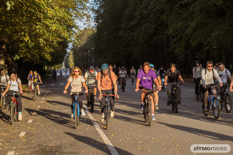 Велопрогулка с ректором ИТМО. Фото: Дмитрий Григорьев / ITMO NEWS
