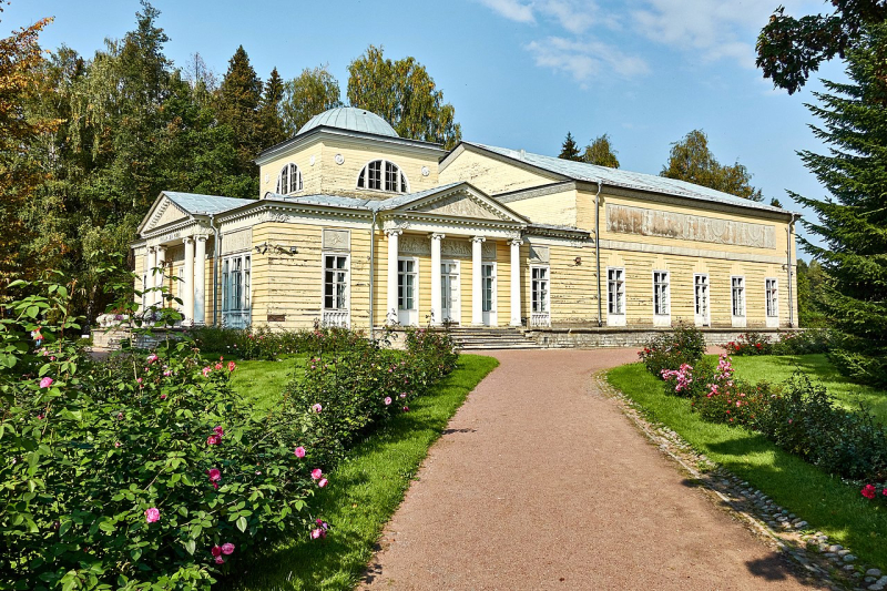 The Rose Pavilion in Pavlovsk Park. Credit: Игорь Гордеев / Wikimedia Commons / CC-BY-SA-4.0

