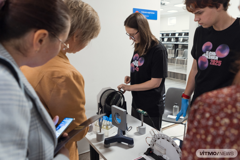 Экскурсия для учителей. Фото: Дмитрий Григорьев / ITMO NEWS

