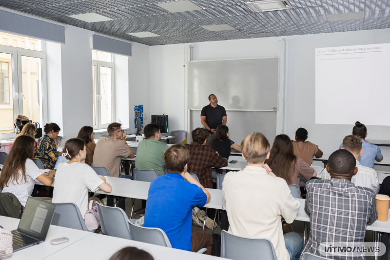 Лекция Ивана Мартинеса в ИТМО. Фото: Дмитрий Григорьев / ITMO NEWS
