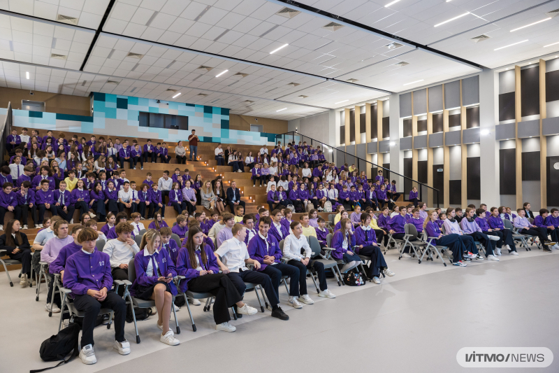 Школьники ИТ-лицея. Фото: Дмитрий Григорьев / ITMO NEWS
