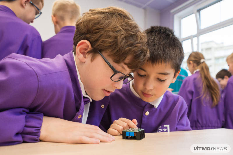 Школьники ИТ-лицея. Фото: Дмитрий Григорьев / ITMO NEWS
