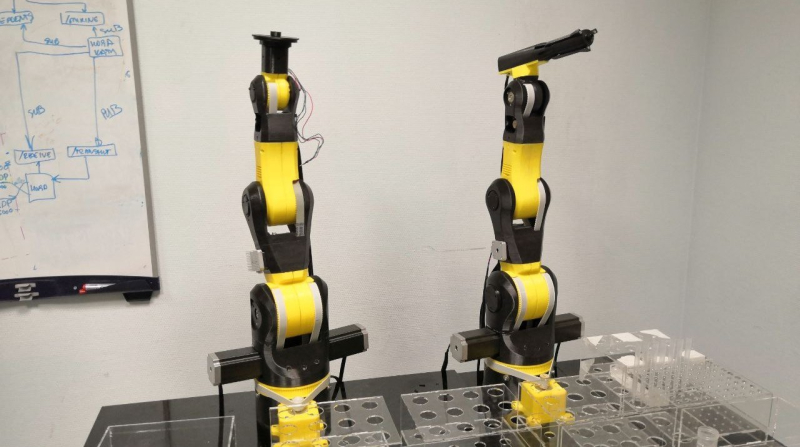 Роботизированная платформа для автоматизации химических экспериментов. Изображение предоставлено учеными
