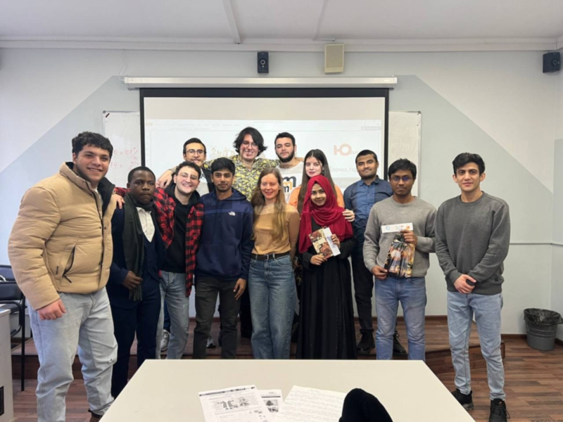 Yesmin with her friends at ITMO. Photo courtesy of the subject
