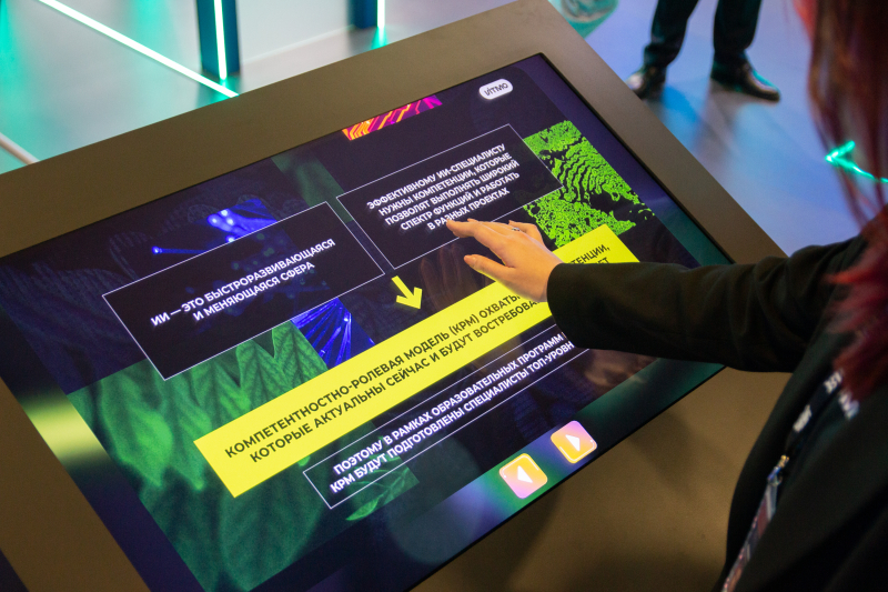 Стенд ИТМО на форуме «Цифровые решения». Фото: Анастасия Колупаева / ITMO NEWS
