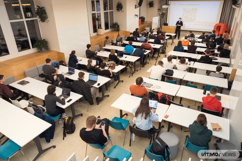 Лекция Валерия Стромова в пространстве Яндекса в ИТМО. Фото: Дмитрий Григорьев / ITMO NEWS
