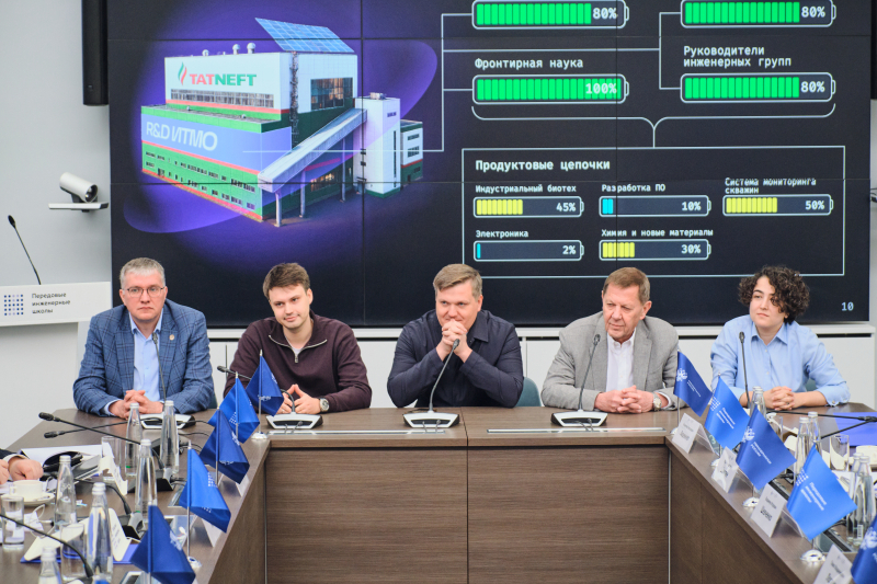 The team of ITMO's Advanced Engineering School. Photo by Sociocenter
