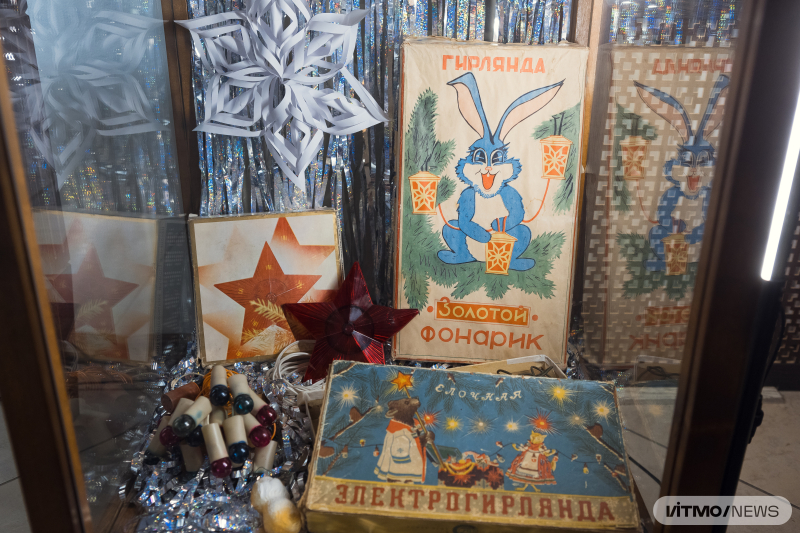 Новогодняя выставка &laquo;Все мы родом из детства&raquo; в Музее оптики ИТМО. Фото: Дмитрий Григорьев / ITMO NEWS
