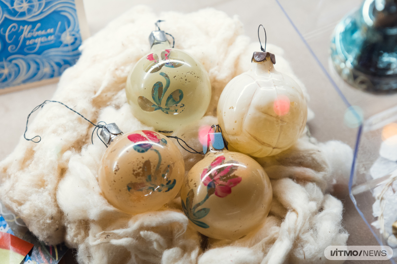 Новогодняя выставка &laquo;Все мы родом из детства&raquo; в Музее оптики ИТМО. Фото: Дмитрий Григорьев / ITMO NEWS
