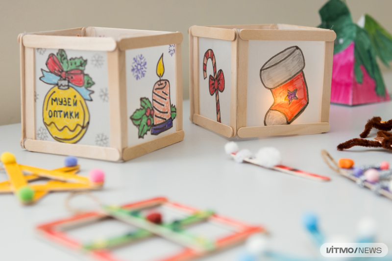 Новогодние мастер-классы в Музее оптики ИТМО. Фото: Дмитрий Григорьев / ITMO NEWS
