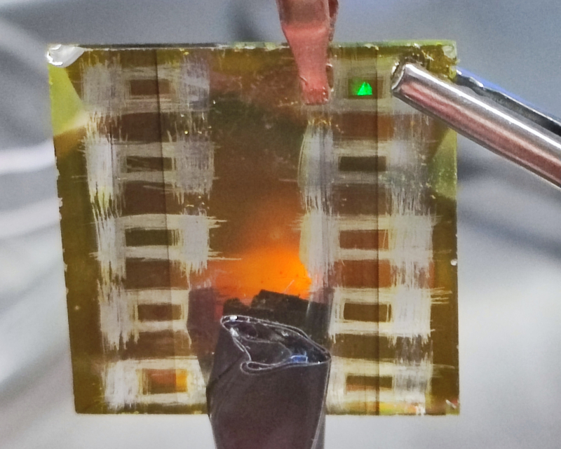 Triangle-shaped LED emission. Photo by Olga Kushchenko / ITMO&rsquo;s Faculty of Physics
