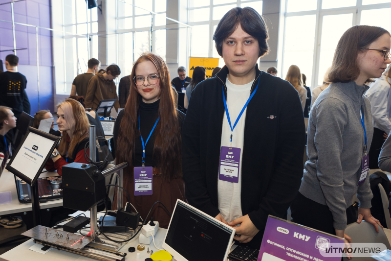 The team behind the laser defectology device. Photo by Dmitry Grigoryev / ITMO NEWS
