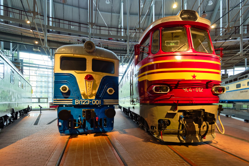 Electric locomotives ВЛ23-001 and ЧС4-012. Credit: Alexxx1979 / Wikimedia Commons / CC BY-SA 4.0
