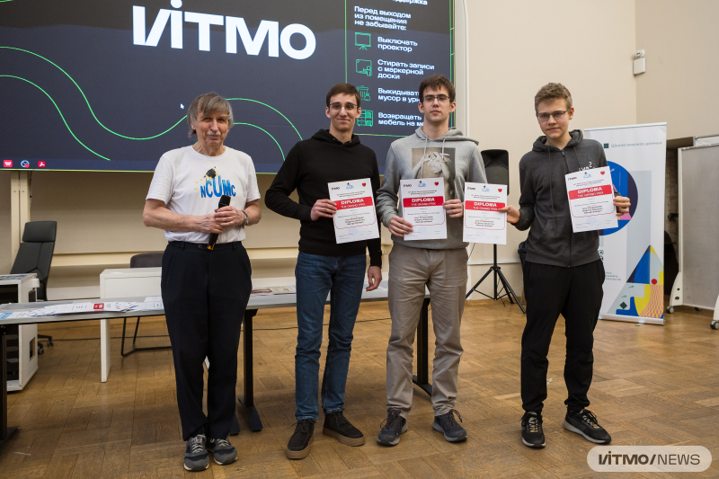 The winning team. Photo by Dmitry Grigoryev / ITMO NEWS
