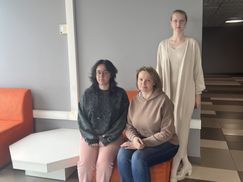 Научная группа БФУ им. Канта. Слева направо: Ксения Завкибекова, Екатерина Левада, Анна Моторжина. Фото: Станислав Пшеничников
