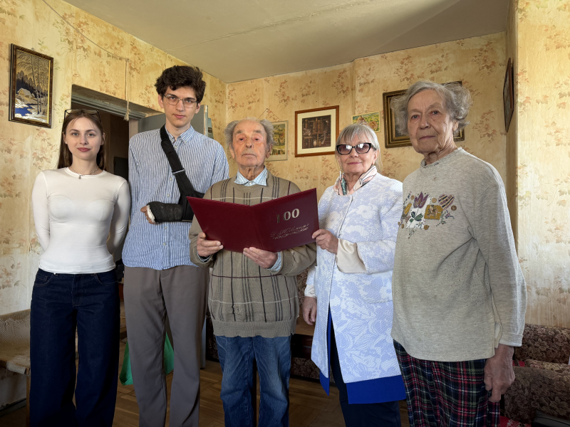 A meeting with Vasiliy Reshetkin on the eve of his 100th birthday. Photo by ITMO&rsquo;s Historical Museum
