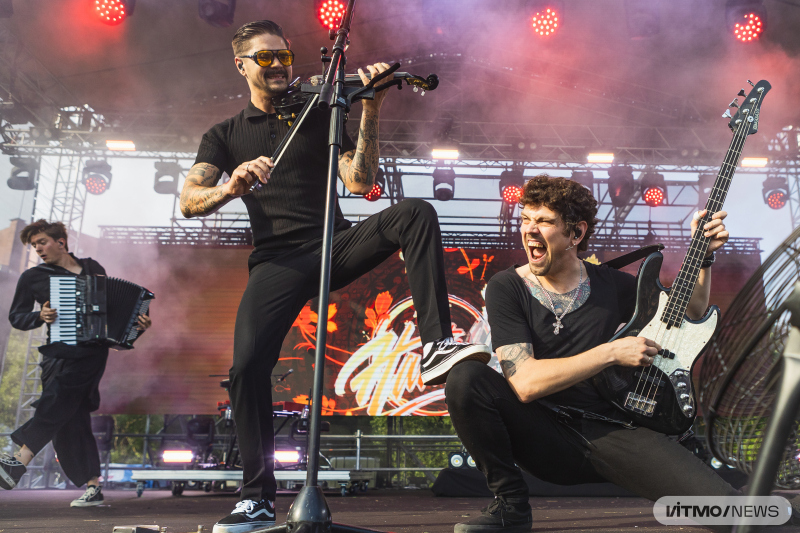 The Hatters perform at ITMO Family Day 2025. Photo by Dmitry Grigoryev / ITMO NEWS

