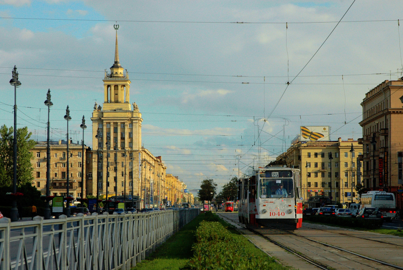 House with a spire on Moskovsky Prospect. Credit:&nbsp;Mikhail Medvinskiy, CC BY-SA 3.0, via Wikimedia Commons
