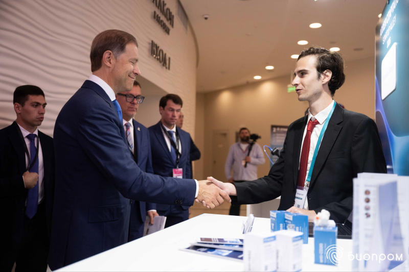 Sergey Tsymbal (right), ImmOnko stand. Credit: Bioprom
