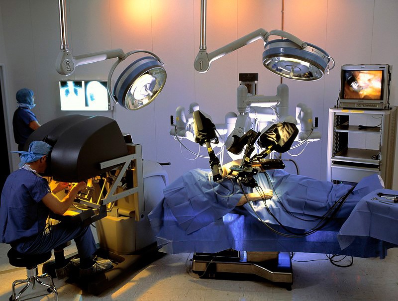 Робот-хирург Да Винчи. Источник: www.techcult.ru