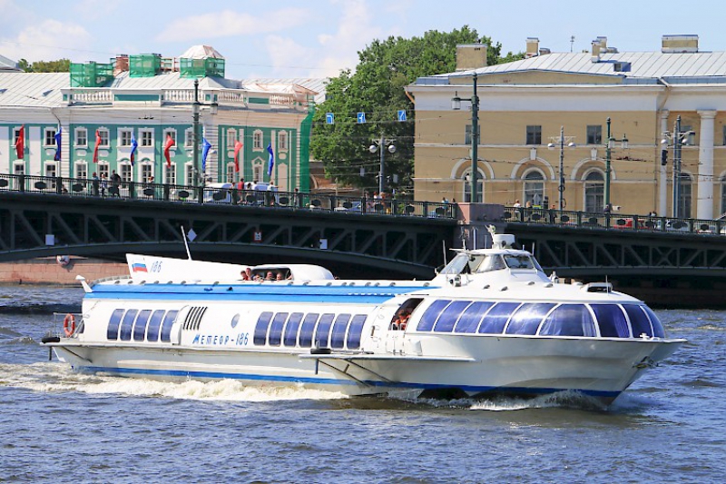 Метеор в петродворец. Метеор Санкт-Петербург Петергоф. Метеор Санкт Петербург Петродворец. Теплоход Метеор в Санкт-Петербурге. Метеор теплоход Питер.