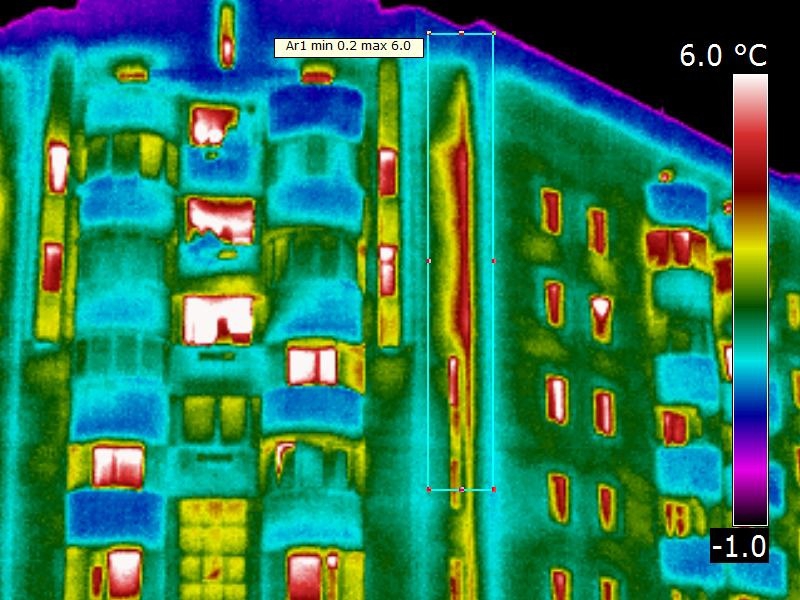 Heat losses at an apartment complex. Credit: bn.ru