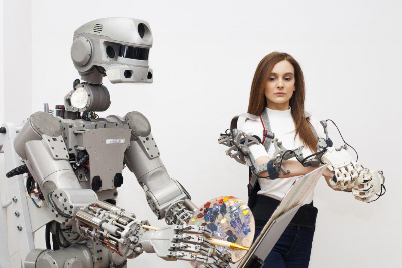 Operator-controlled robot management. Credit: edurobots.ru